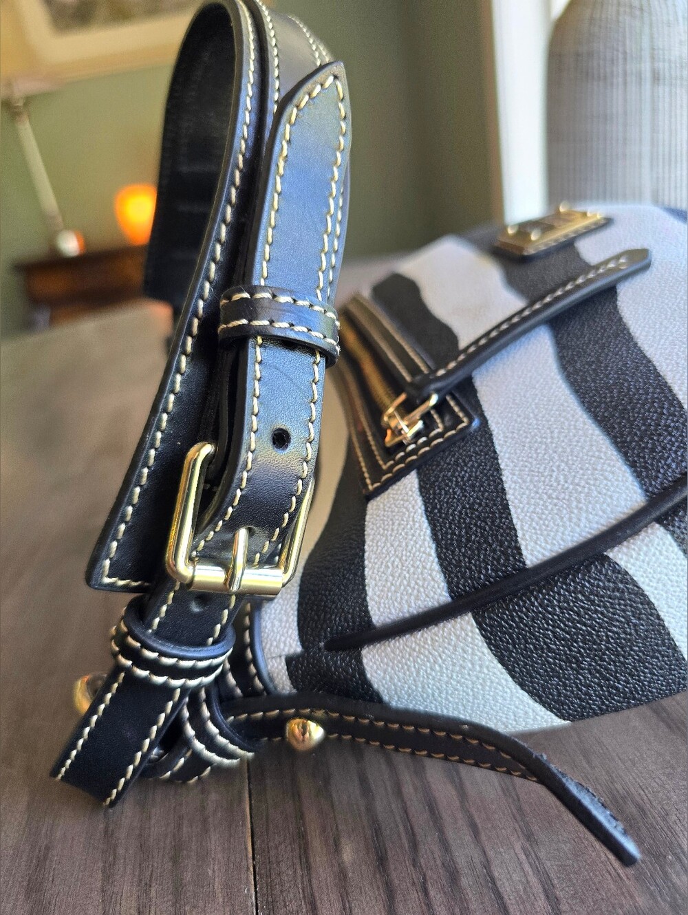 Dooney & Bourke Archives 2007 Crescent Hobo in Zebra. - Picture 8 of 12